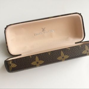 * BROWN SUNGLASSES CASE *